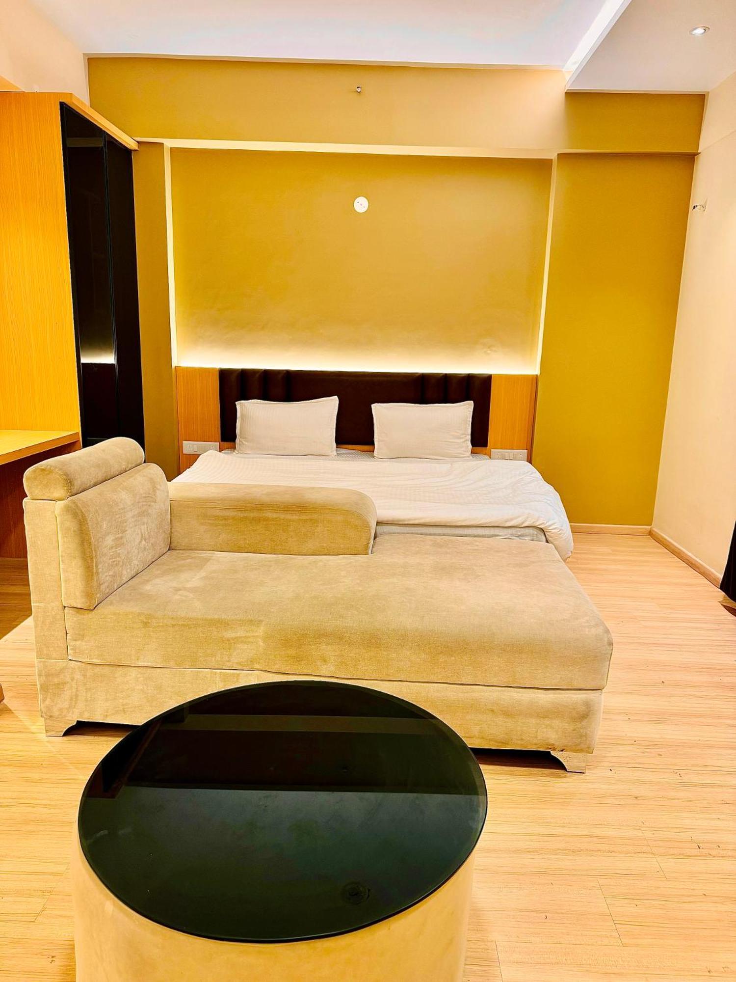 Apartment Armeria Dlf My Pad